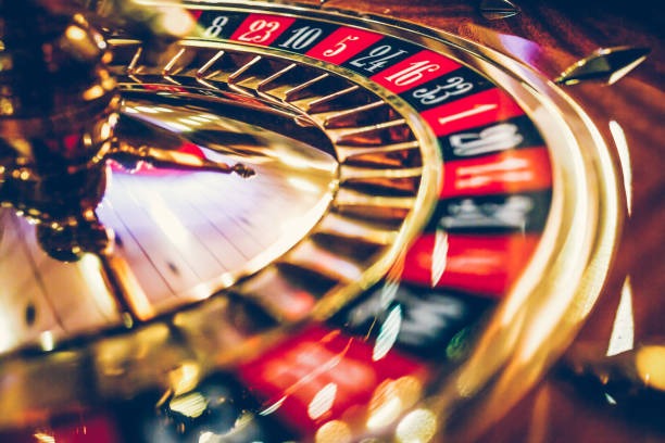 European Roulette wheel and betting layout on mpobet